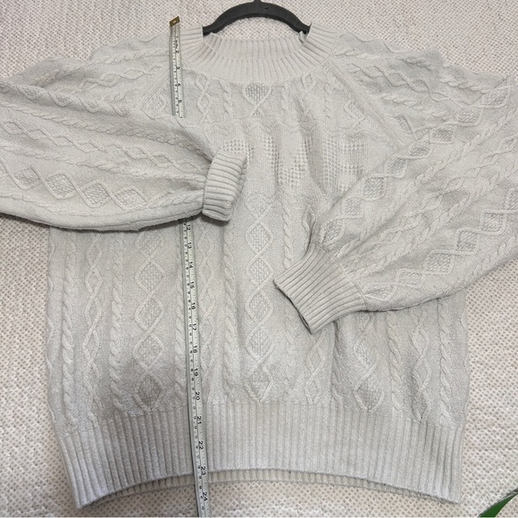 Elegant White Cable Knit Sweater - Picture 6 of 9